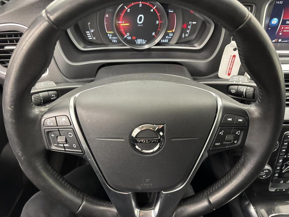 VOLVO V40 2017