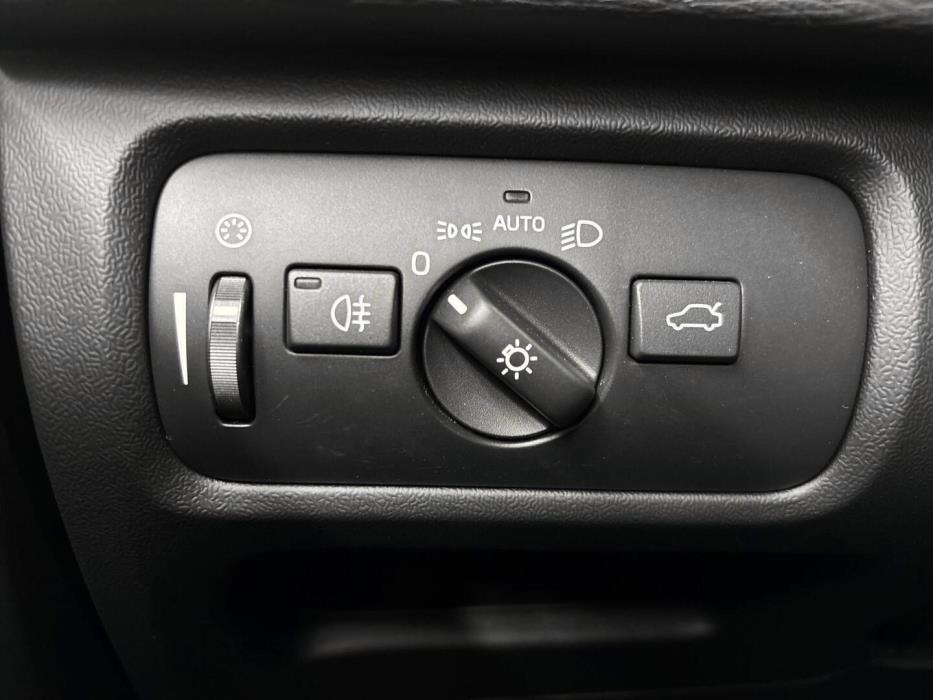 VOLVO V40 2017