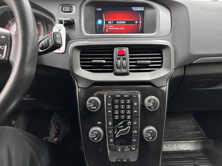 VOLVO V40 2017