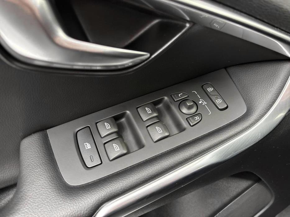 VOLVO V40 2017