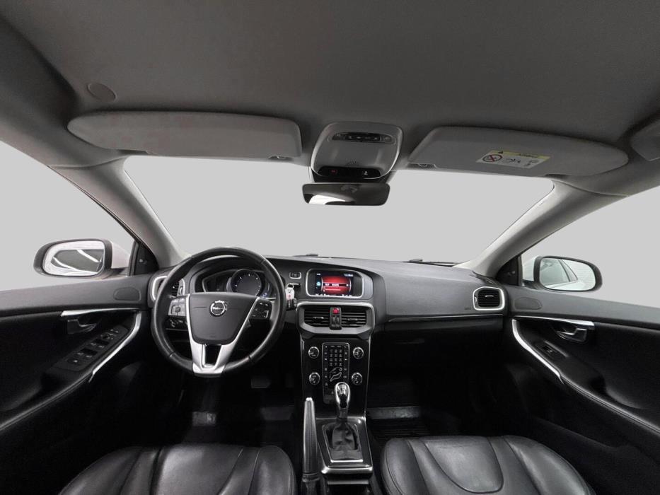 VOLVO V40 2017