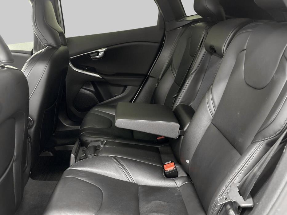 VOLVO V40 2017