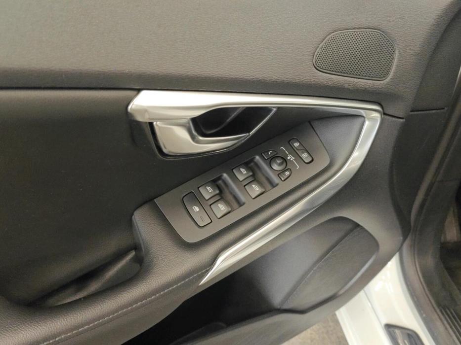 VOLVO V40 2017