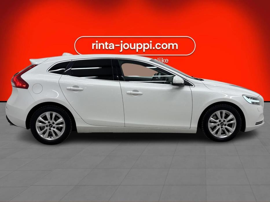 VOLVO V40 2017