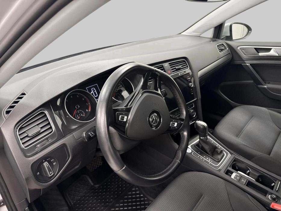VOLKSWAGEN Golf 2018