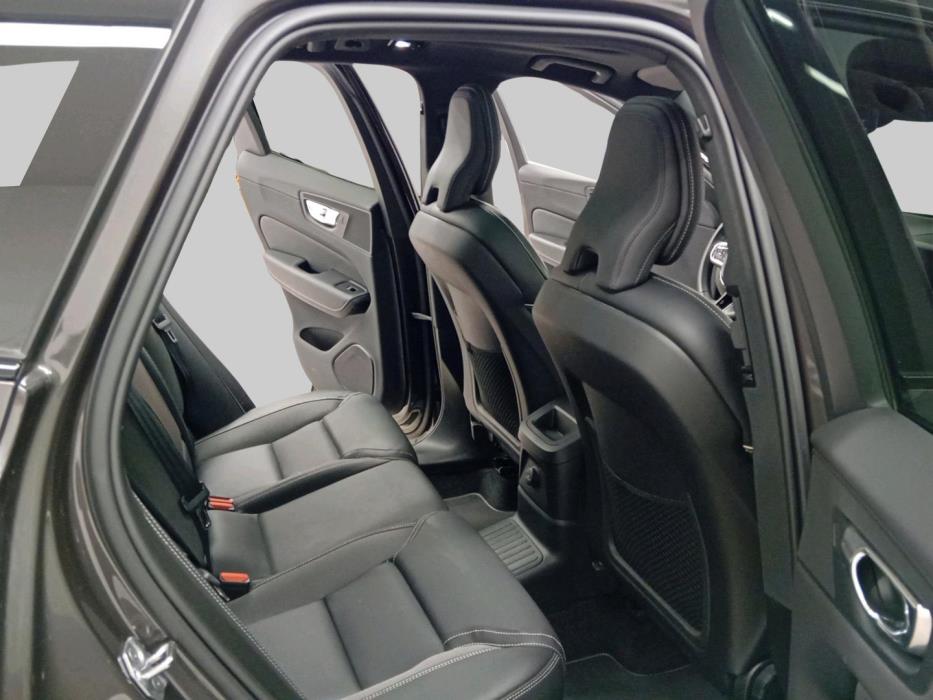 VOLVO XC60 2022