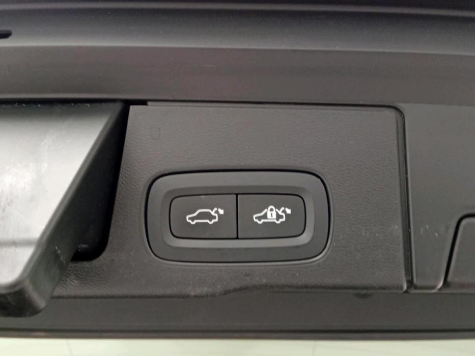 VOLVO XC60 2022