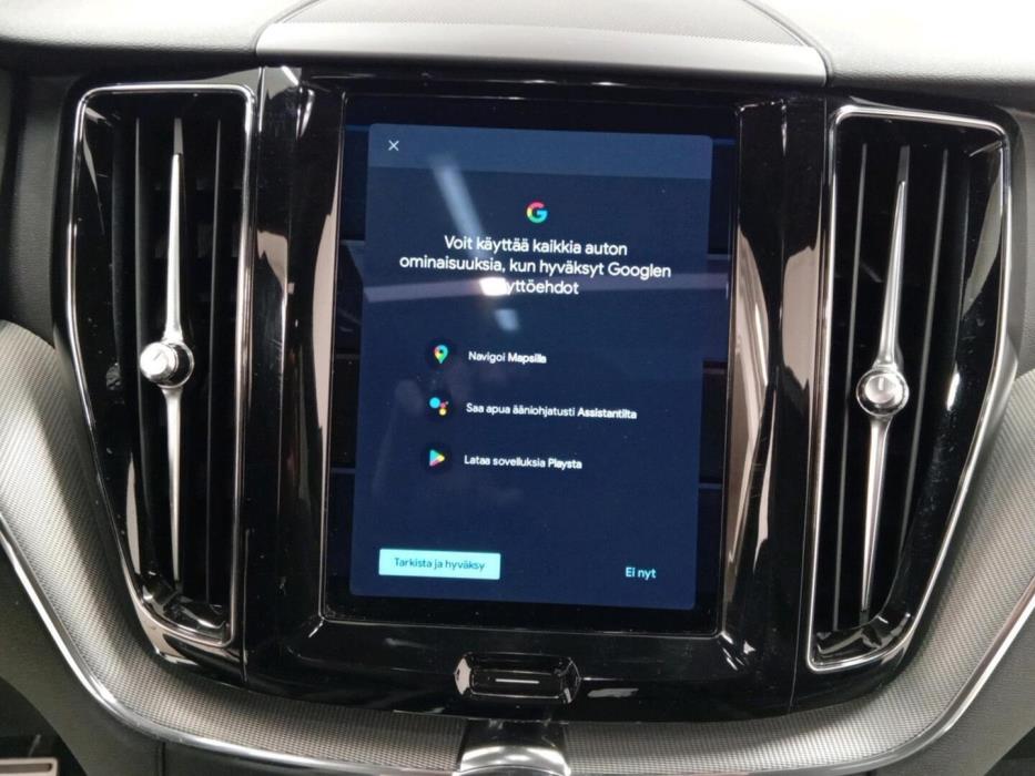 VOLVO XC60 2022