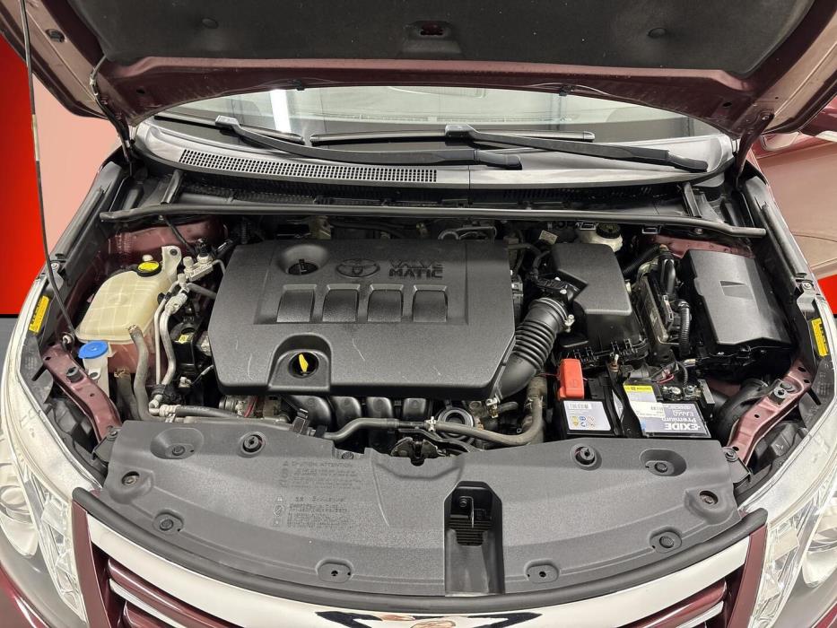 TOYOTA Avensis 2012