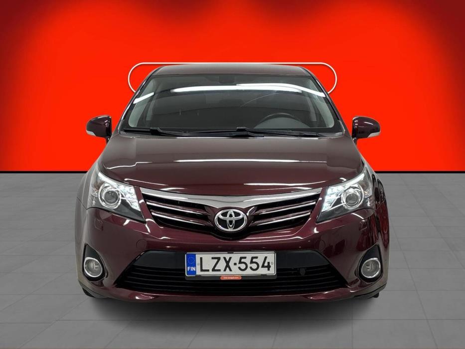 TOYOTA Avensis 2012