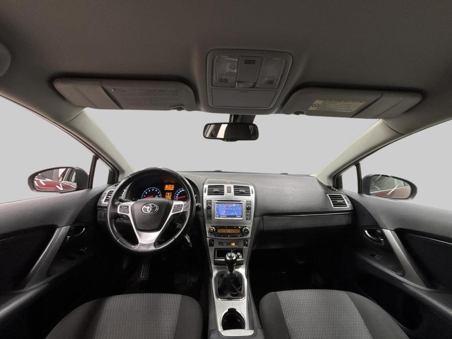TOYOTA Avensis 2012