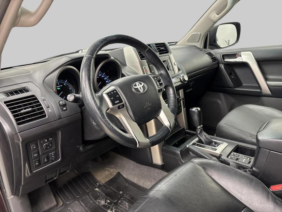 TOYOTA Land Cruiser 2011