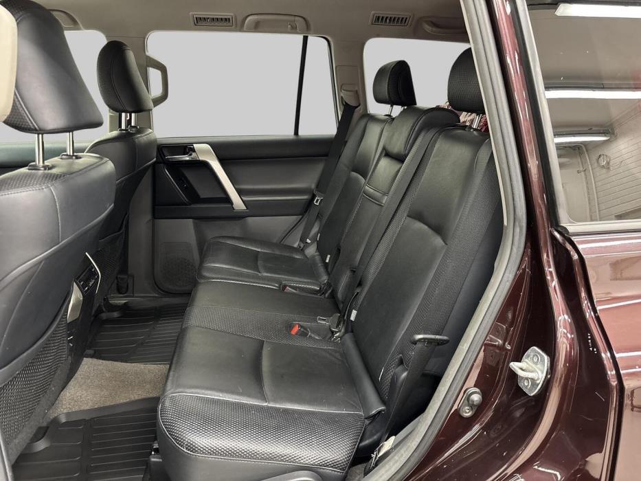 TOYOTA Land Cruiser 2011