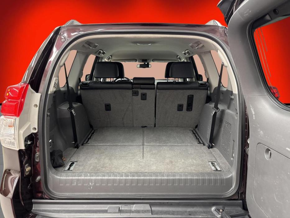 TOYOTA Land Cruiser 2011