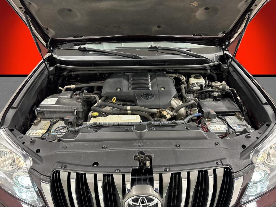 TOYOTA Land Cruiser 2011