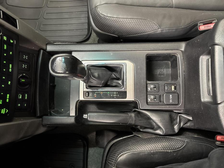 TOYOTA Land Cruiser 2011