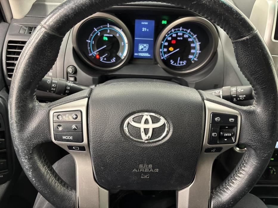 TOYOTA Land Cruiser 2011