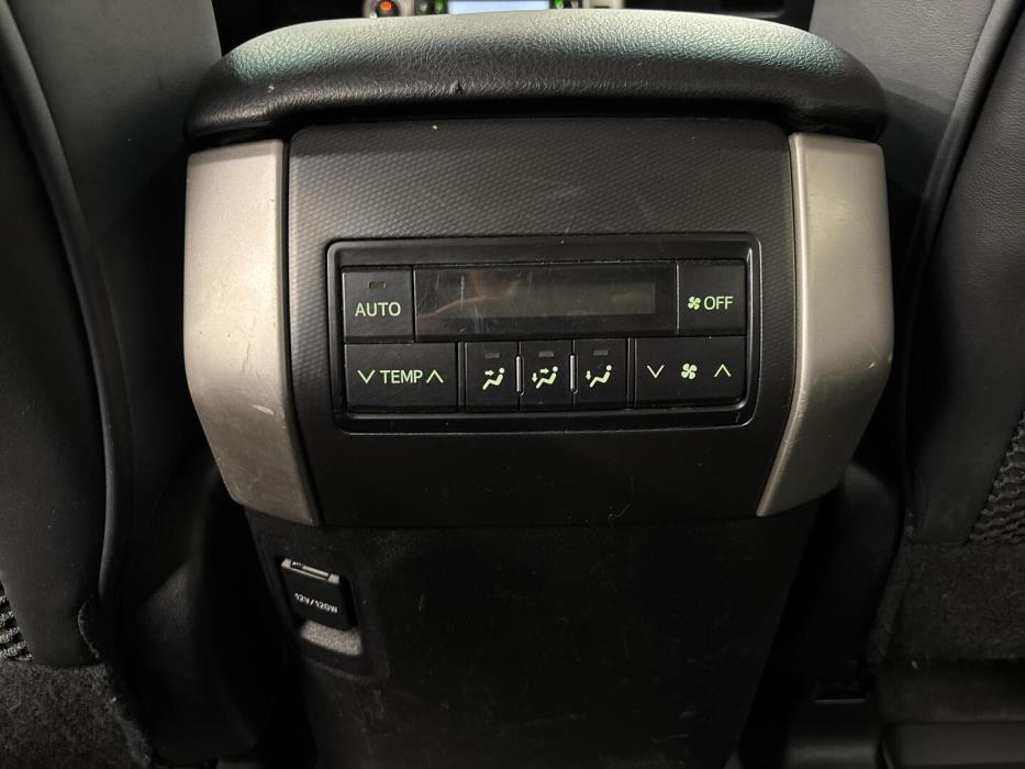 TOYOTA Land Cruiser 2011