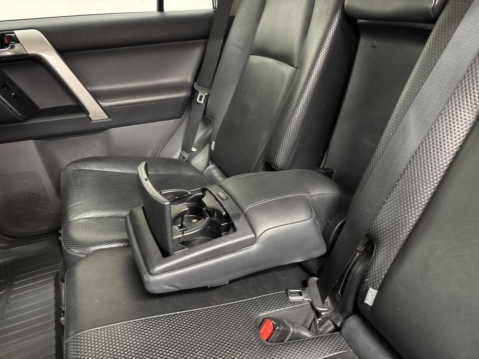 TOYOTA Land Cruiser 2011