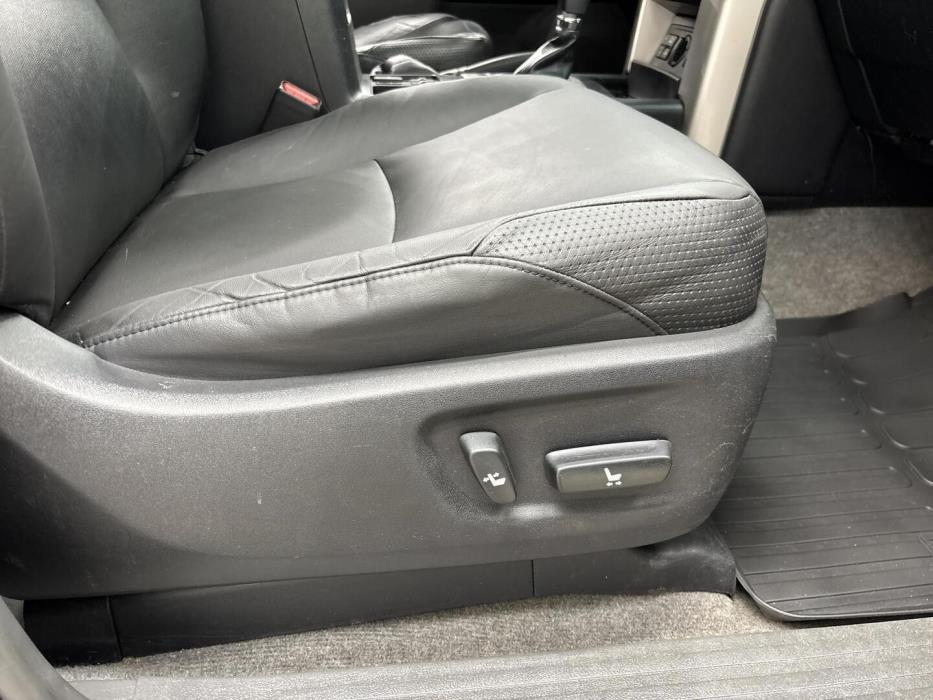 TOYOTA Land Cruiser 2011