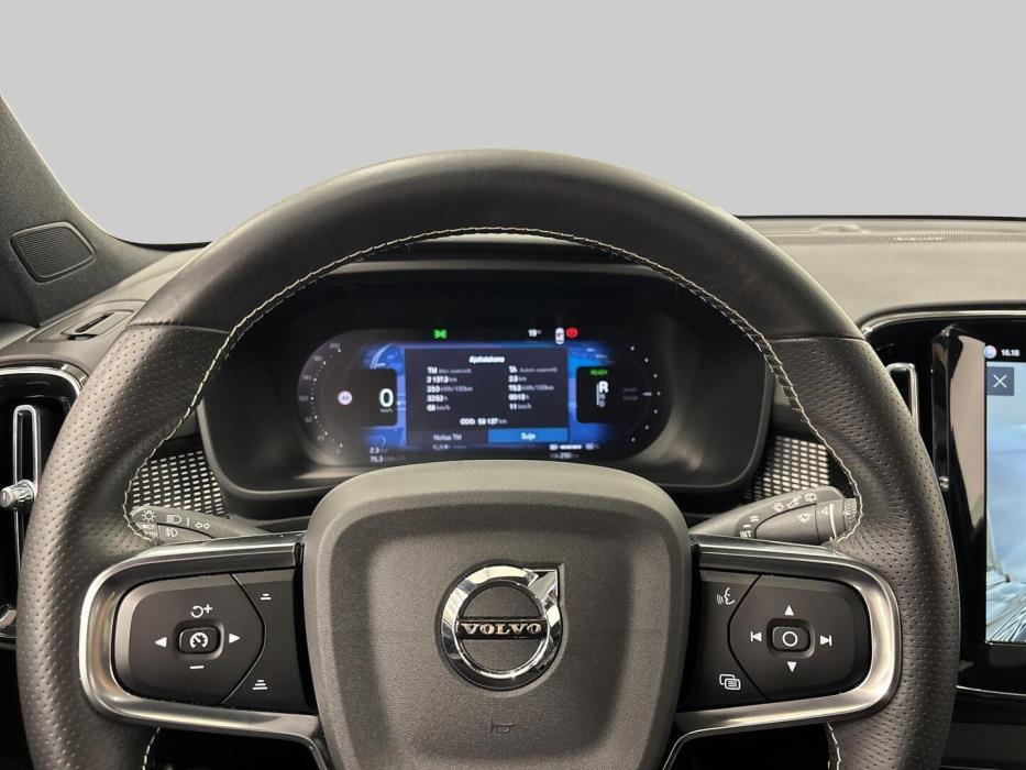 VOLVO XC40 2021