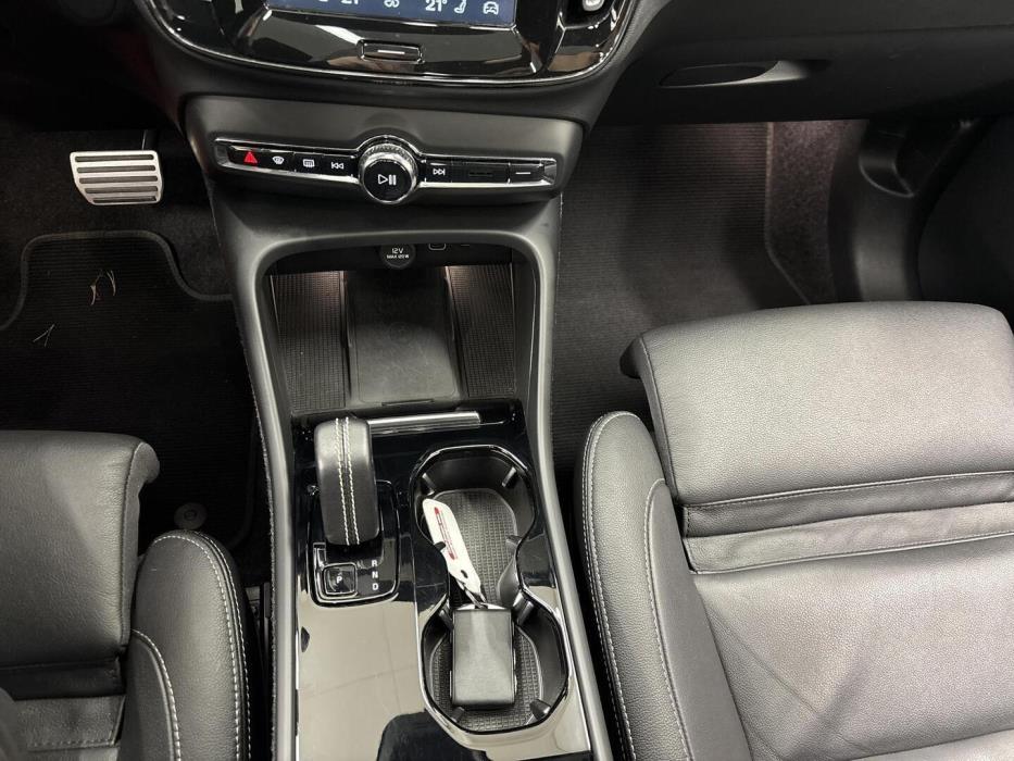 VOLVO XC40 2021