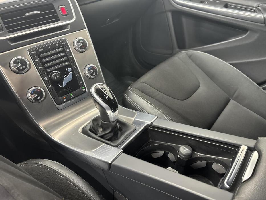 VOLVO V60 2015