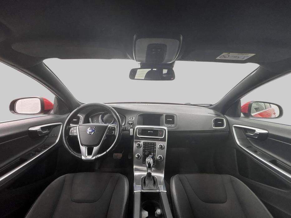 VOLVO V60 2015