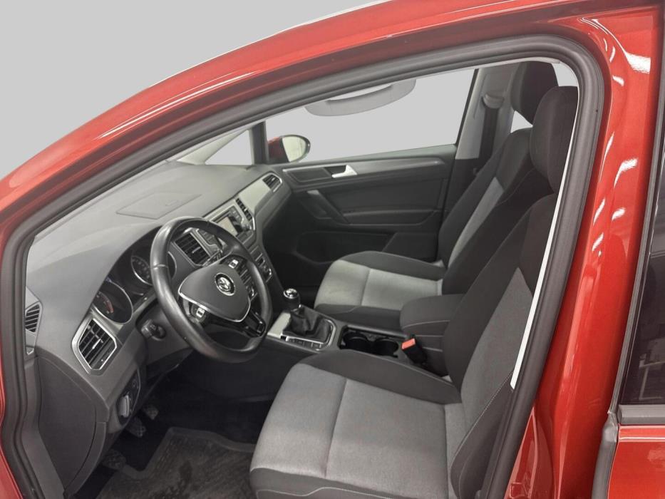 VOLKSWAGEN Golf Sportsvan 2015