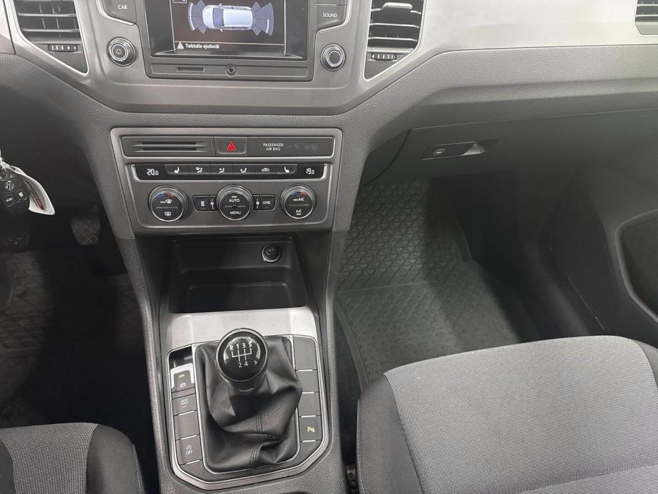 VOLKSWAGEN Golf Sportsvan 2015