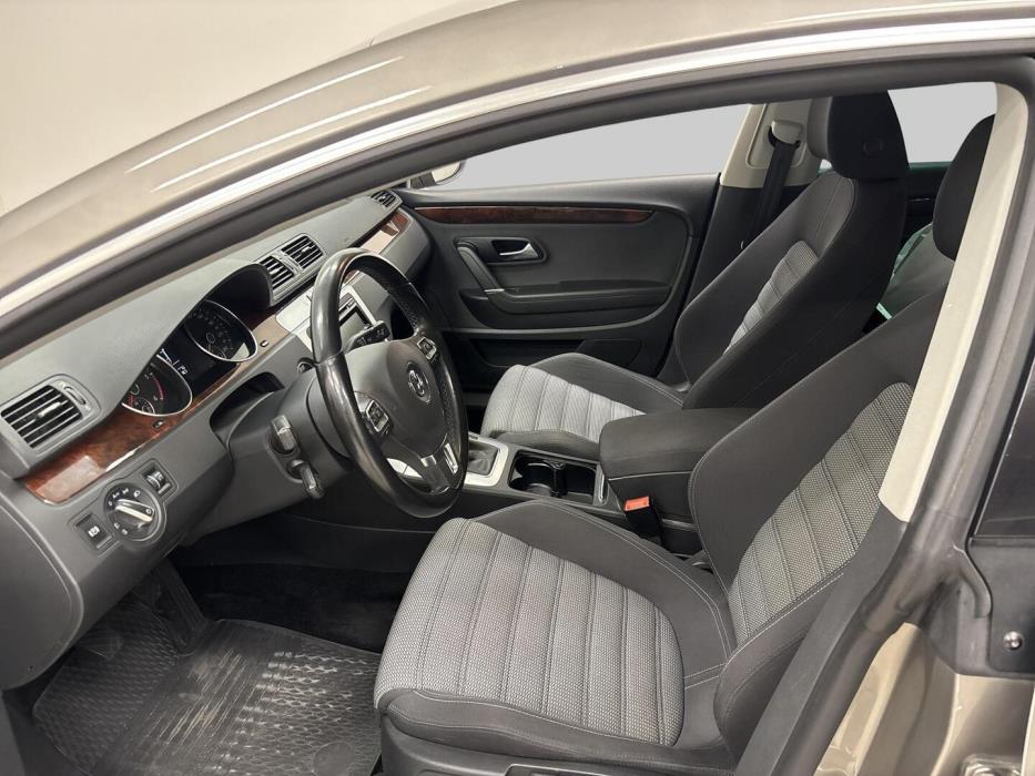 VOLKSWAGEN Passat CC 2010