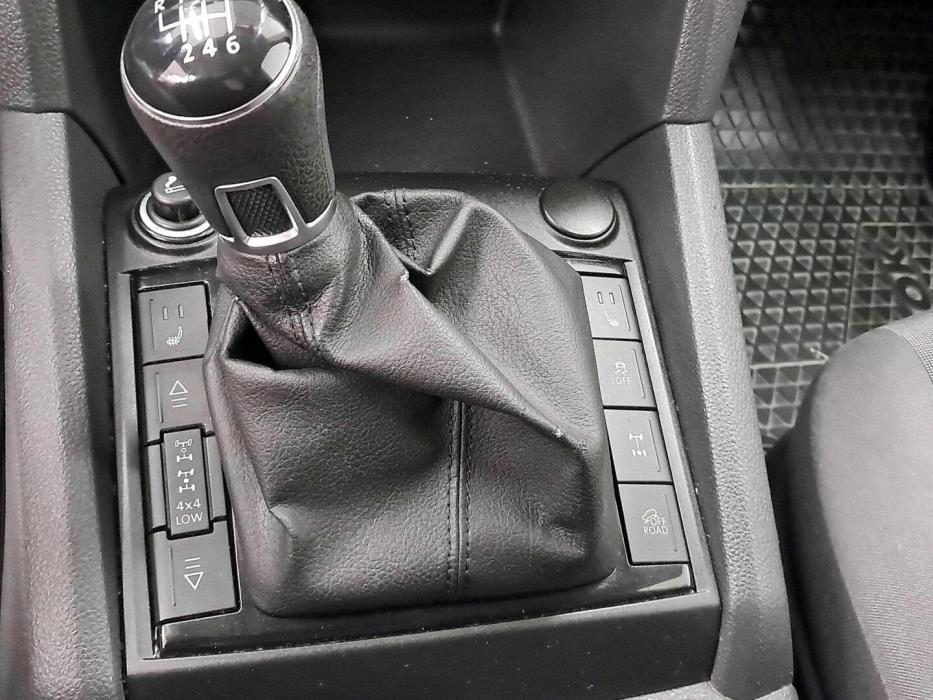 VOLKSWAGEN Amarok 2016