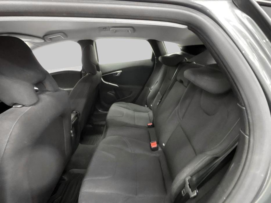 VOLVO V40 2016