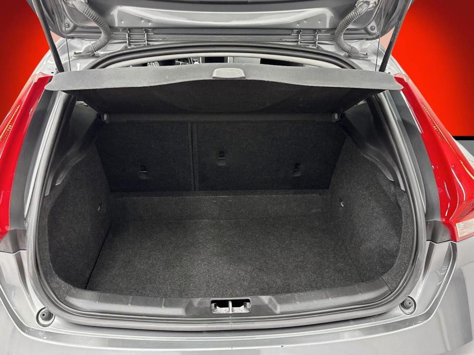 VOLVO V40 2016