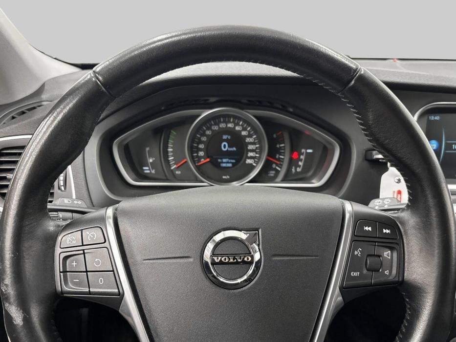 VOLVO V40 2016