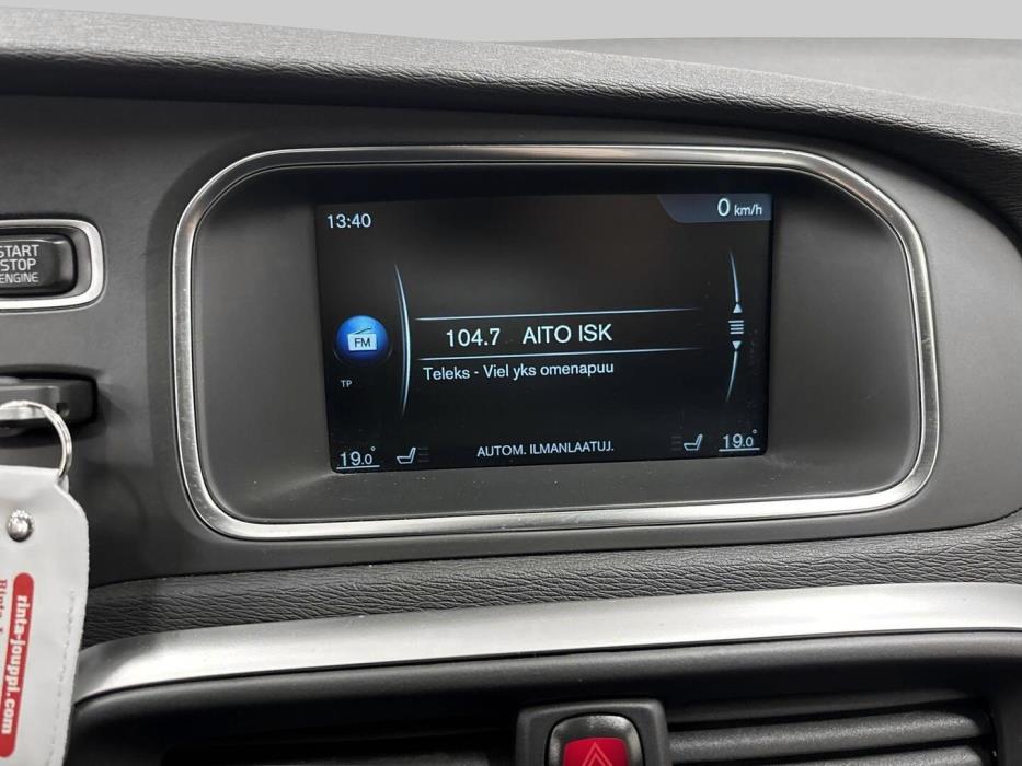 VOLVO V40 2016