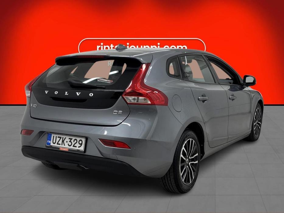 VOLVO V40 2016