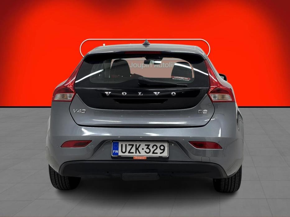 VOLVO V40 2016