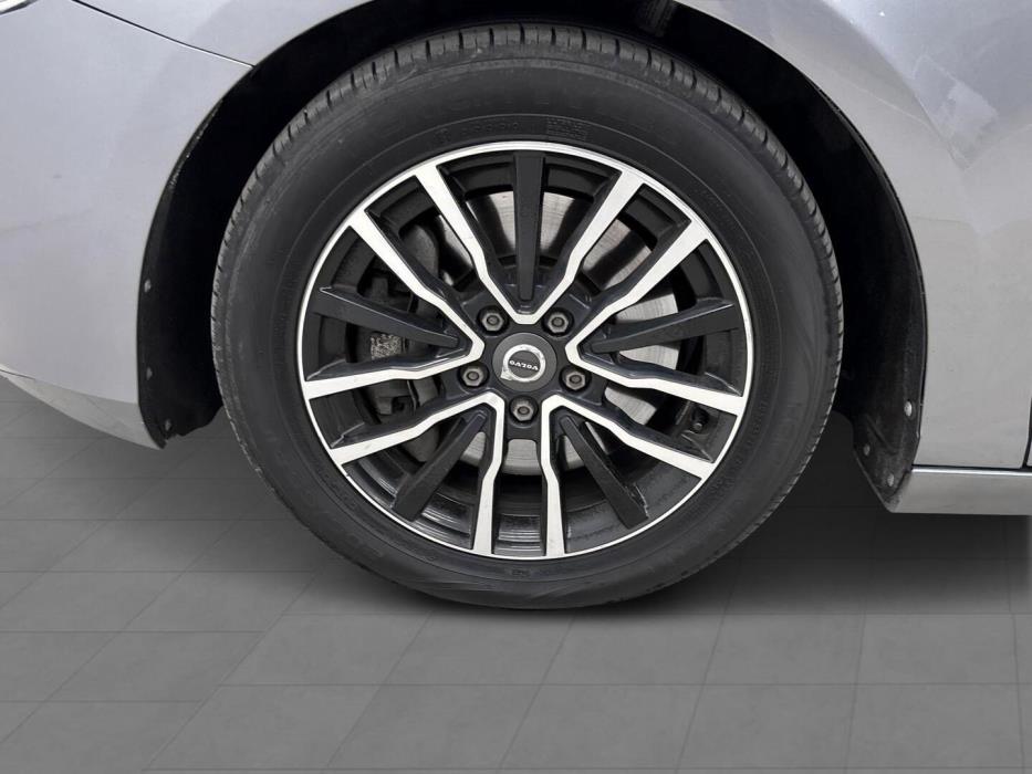 VOLVO V40 2016