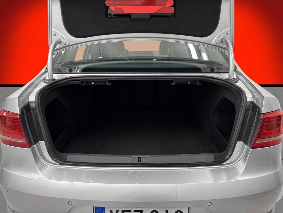 VOLKSWAGEN Passat 2011