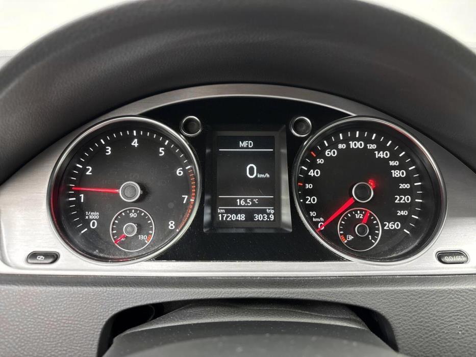 VOLKSWAGEN Passat 2011