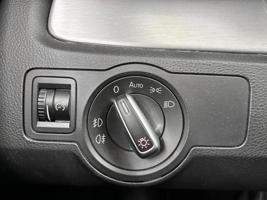 VOLKSWAGEN Passat 2011