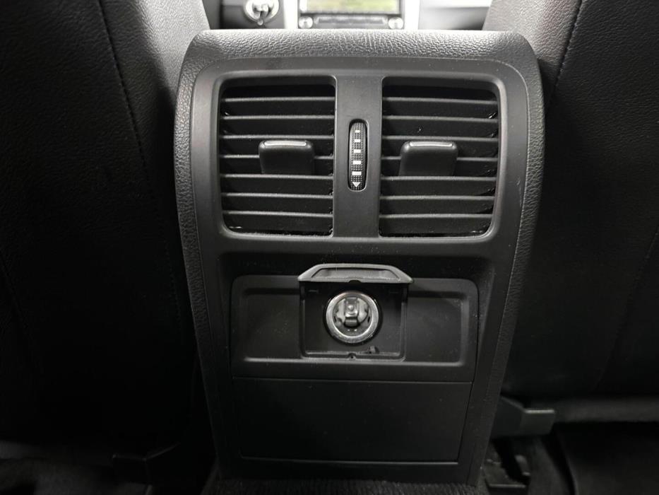 VOLKSWAGEN Passat 2011