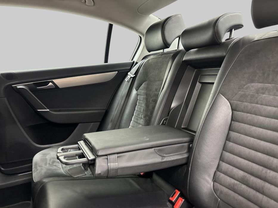 VOLKSWAGEN Passat 2011