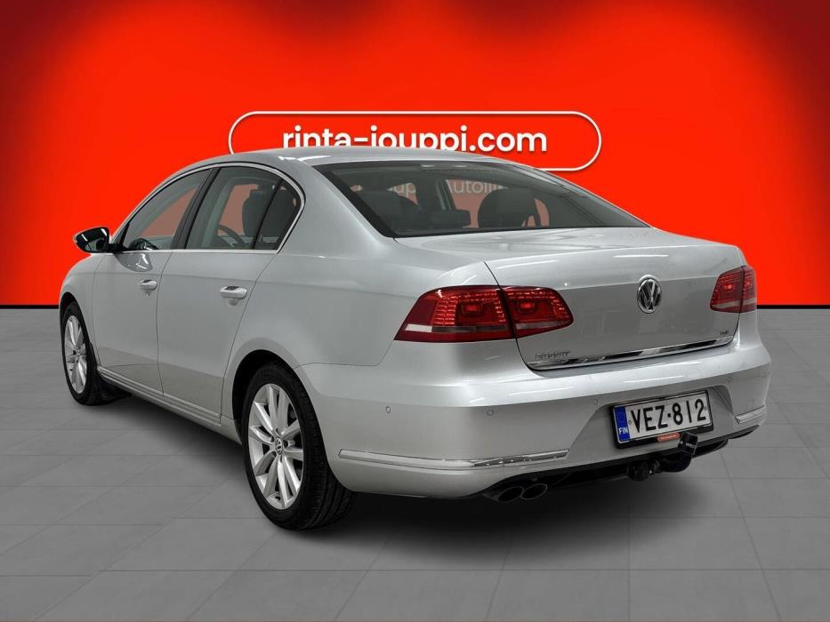 VOLKSWAGEN Passat 2011