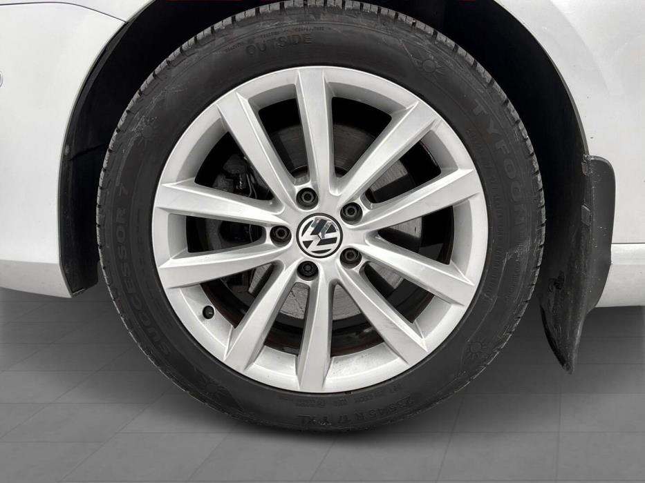 VOLKSWAGEN Passat 2011