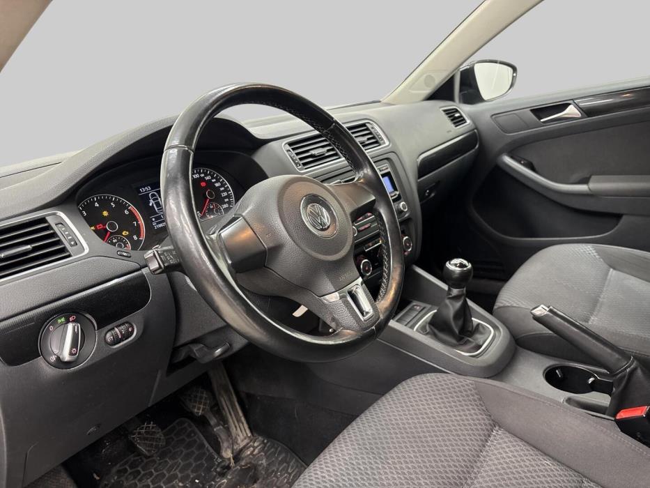 VOLKSWAGEN Jetta 2011
