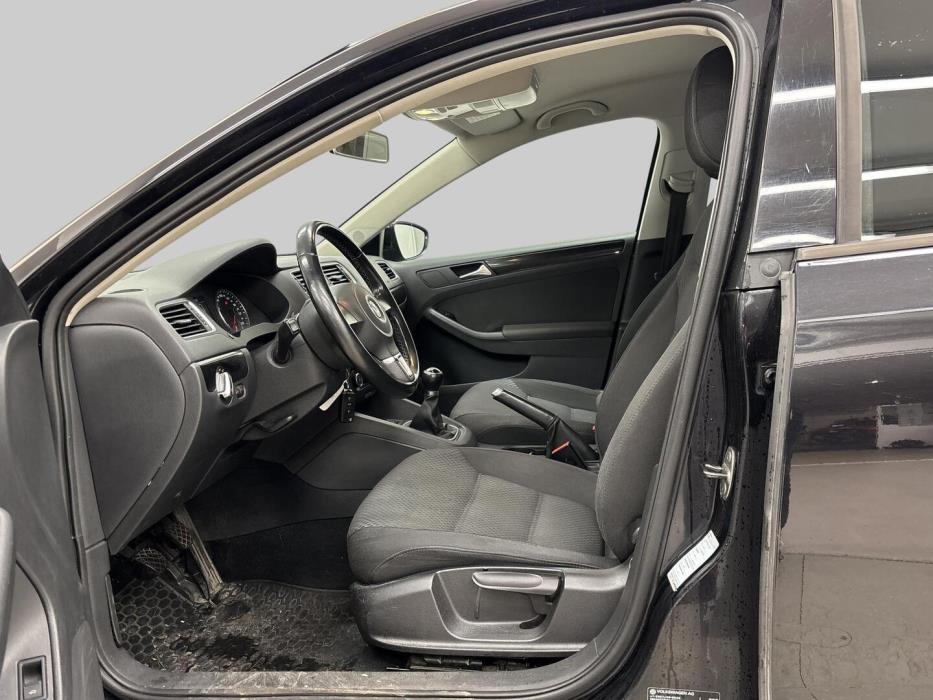 VOLKSWAGEN Jetta 2011