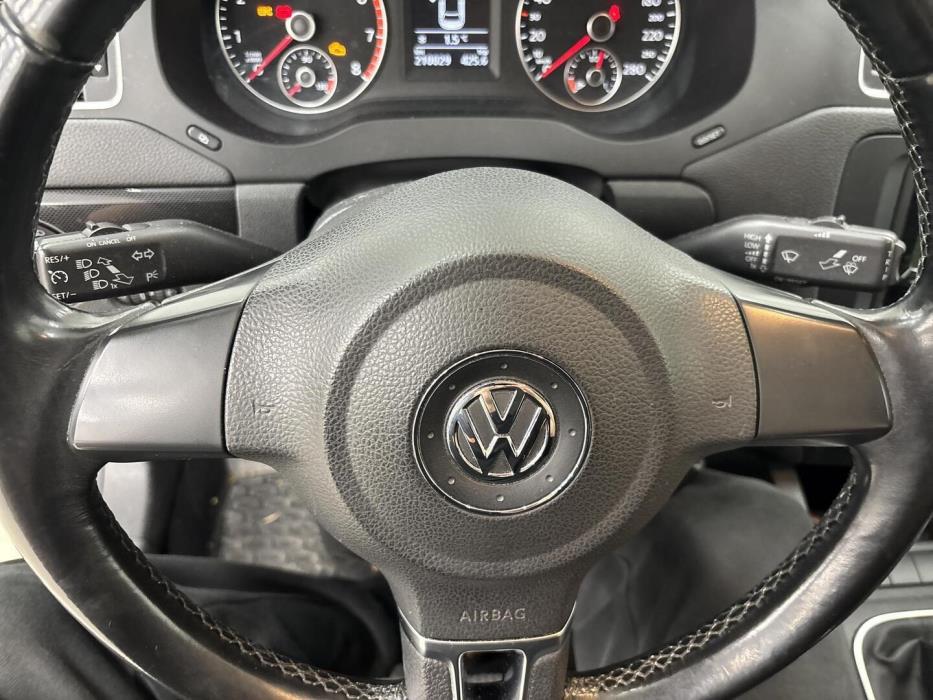 VOLKSWAGEN Jetta 2011