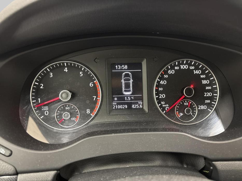 VOLKSWAGEN Jetta 2011